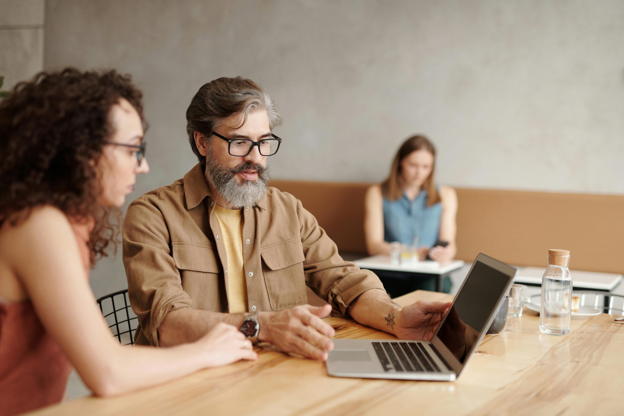 Health Tips for Busy Professionals: 5 Simple Ways to Stay Healthy with a Busy Schedule