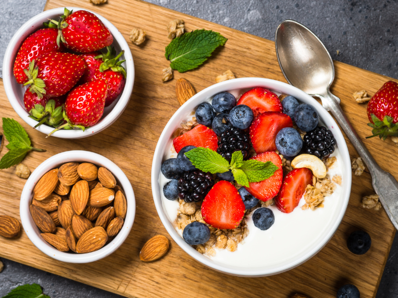 healthy snacks for the office (Greek Yogurt Parfait)